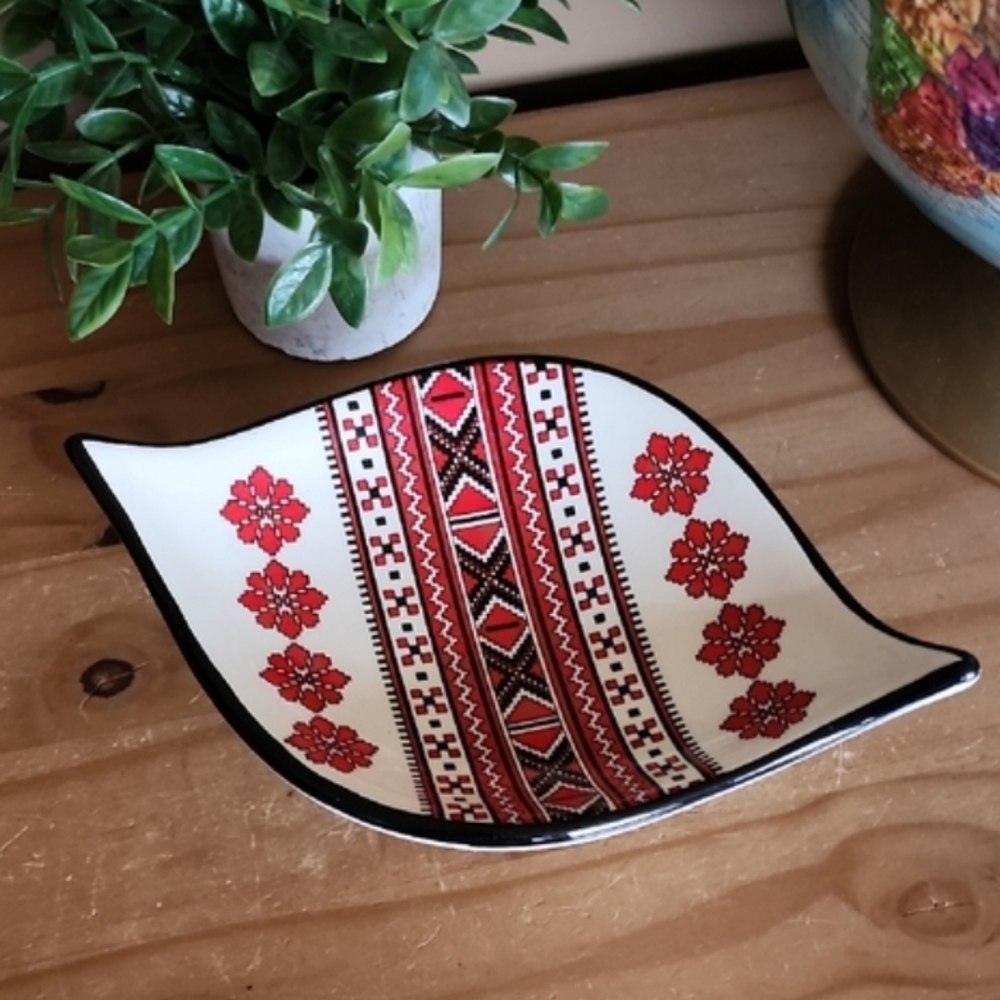 Ukranian Art Decorative Leaf-Shaped Dish Bowl